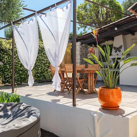 Charming Sea View With Jacuzzi And Private Garden *